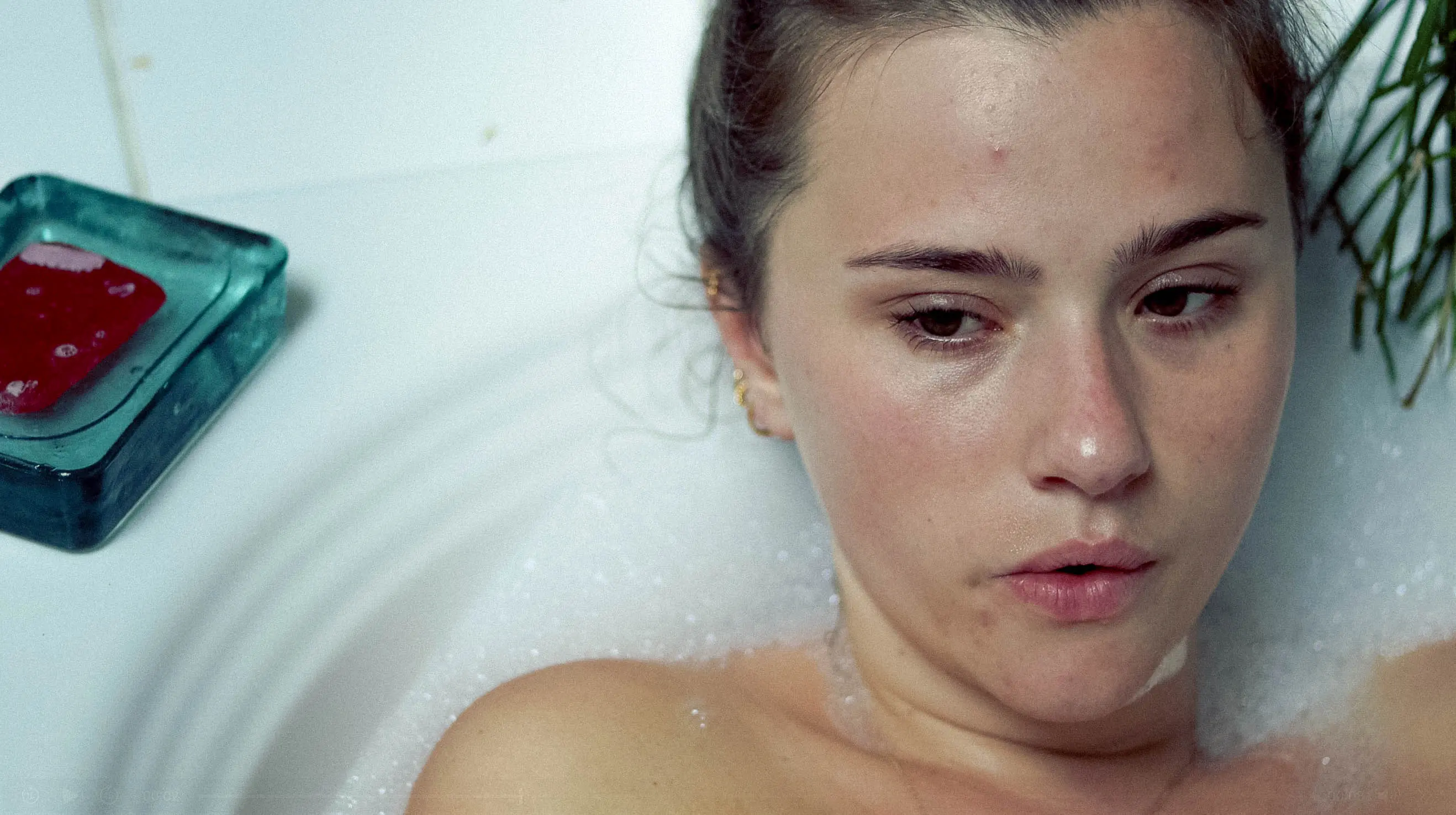 Aella in the bathtub